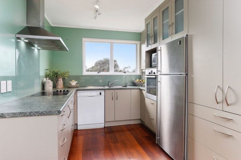 Photo of property in 56 Mirrabooka Avenue, Botany Downs, Auckland, 2010