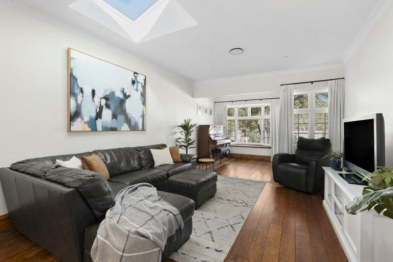 Photo of property in 3 Totara Street, Eastbourne, Lower Hutt, 5013