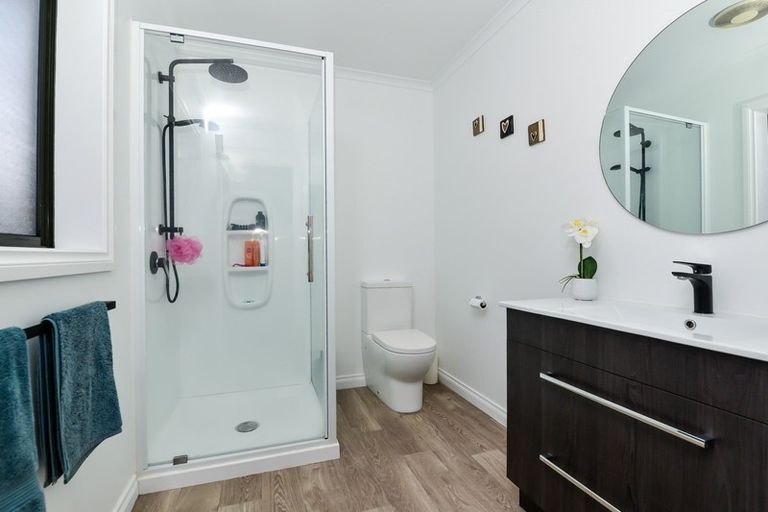 Photo of property in 52 Waiwherowhero Drive, St Andrews, Hamilton, 3200