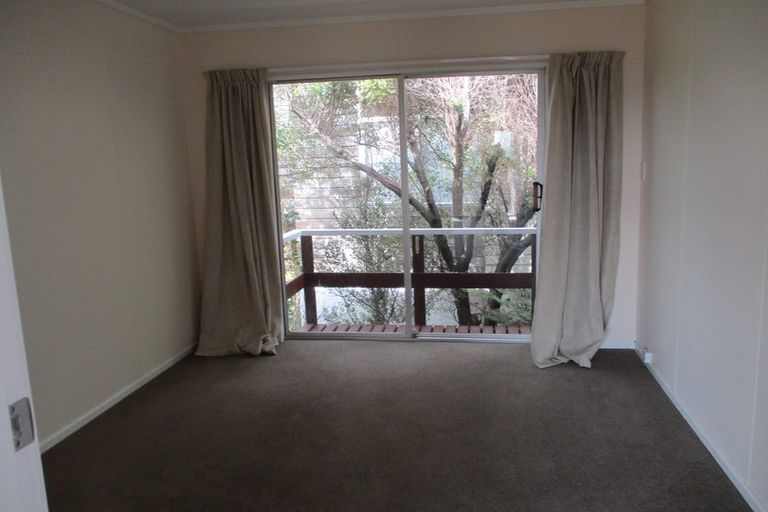 Photo of property in 39 Oak Avenue, Paremata, Porirua, 5024