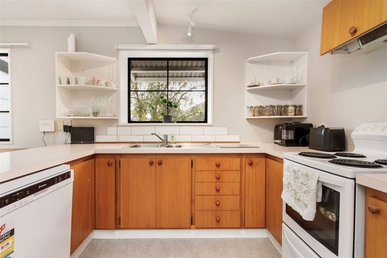 Photo of property in 2/49a Main Road, Redcliffs, Christchurch, 8081