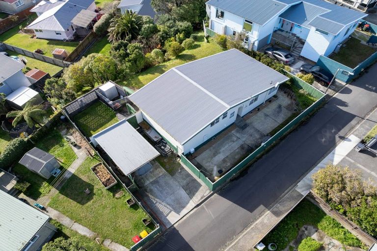 Photo of property in 1 Lilac Lane, Maungaraki, Lower Hutt, 5010