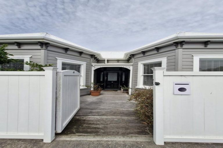 Photo of property in 49 Vivian Street, New Plymouth, 4310