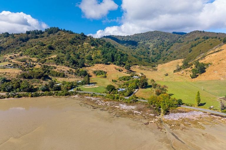 Photo of property in 948 Queen Charlotte Drive, Linkwater, Picton, 7281