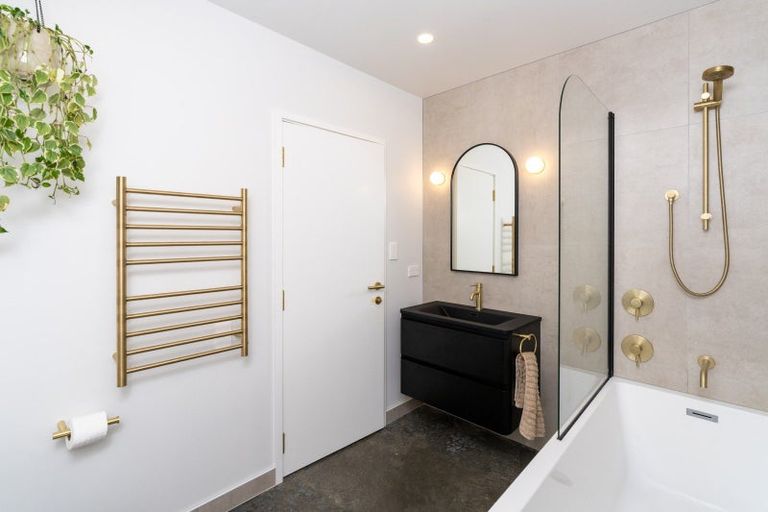 Photo of property in 2 Taeore Lane, Raglan, 3225