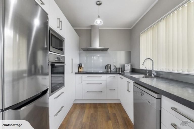 Photo of property in 71 Rhodes Drive, Kelvin Grove, Palmerston North, 4414