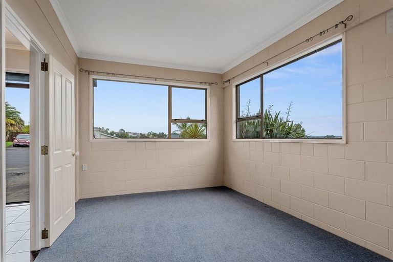 Photo of property in 16 Sumich Place, West Harbour, Auckland, 0618