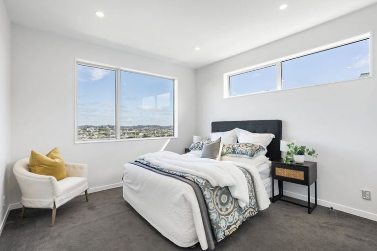 Photo of property in 517 East Coast Road, Murrays Bay, Auckland, 0630