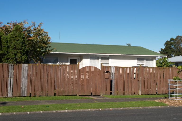Photo of property in 76 Raglan Street, Mangere East, Auckland, 2024