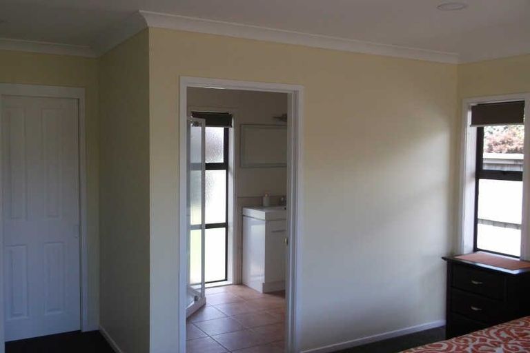 Photo of property in 1 Resolution Place, Marfell, New Plymouth, 4310