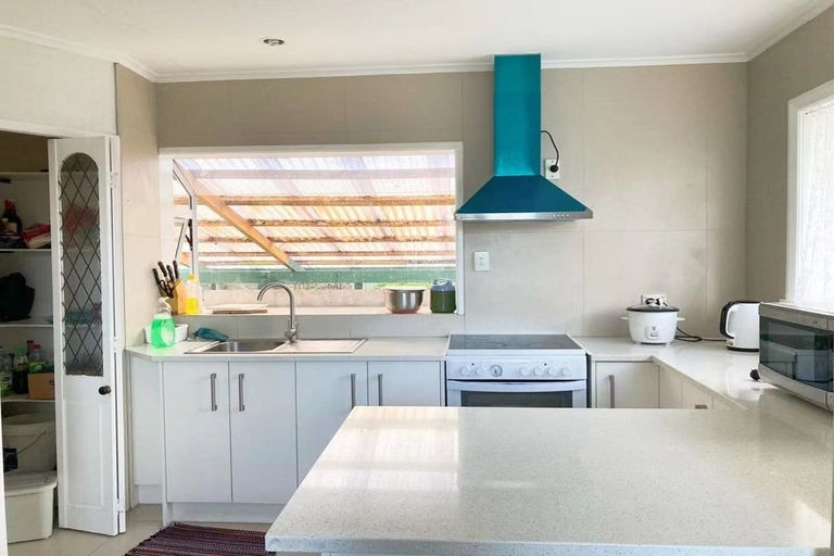 Photo of property in 66 Roberts Road, Te Atatu South, Auckland, 0610