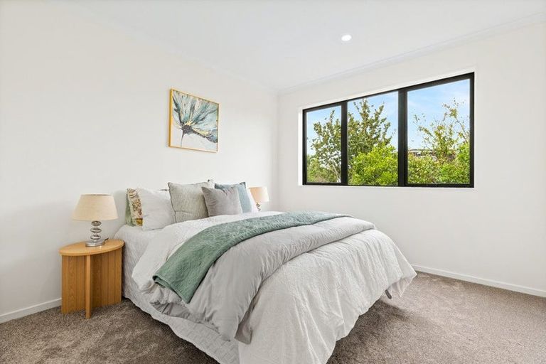 Photo of property in 6/113 Beach Road, Te Atatu Peninsula, 0610