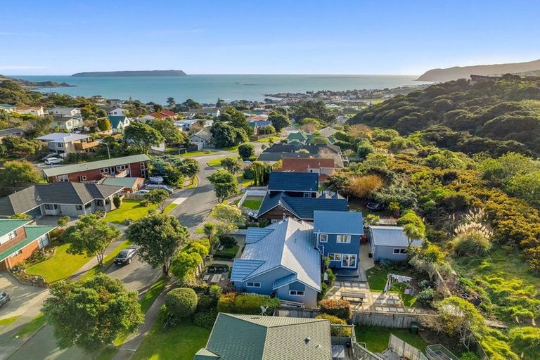 Photo of property in 6 Westridge, Camborne, Porirua, 5026