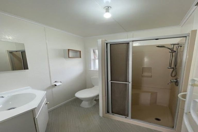 Photo of property in 1/31 Exmouth Road, Northcote, Auckland, 0627