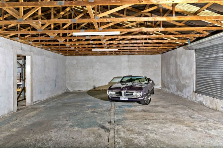 Photo of property in 1/94 Awaroa Road, Sunnyvale, Auckland, 0612