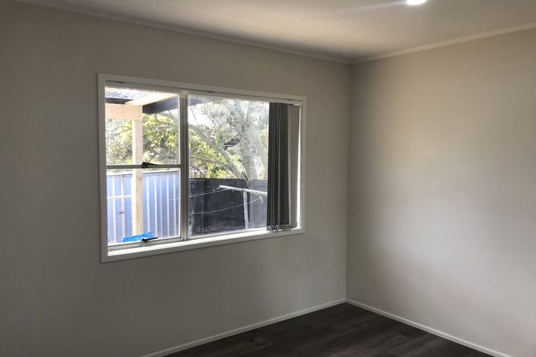 Photo of property in 3/94 Chivalry Road, Glenfield, Auckland, 0629