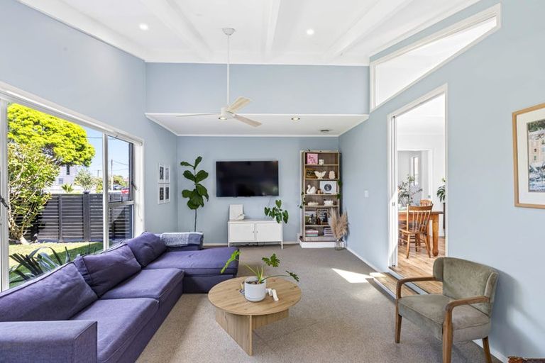 Photo of property in 26 Doment Crescent, Orewa, 0931