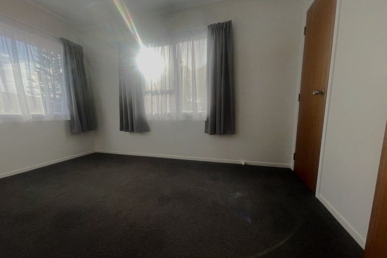 Photo of property in 4/318 Te Atatu Road, Te Atatu South, Auckland, 0610