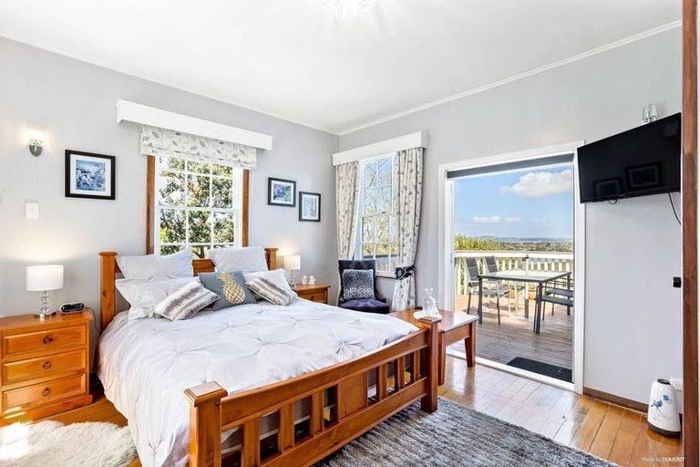 Photo of property in 103 Luckens Road, West Harbour, Auckland, 0618