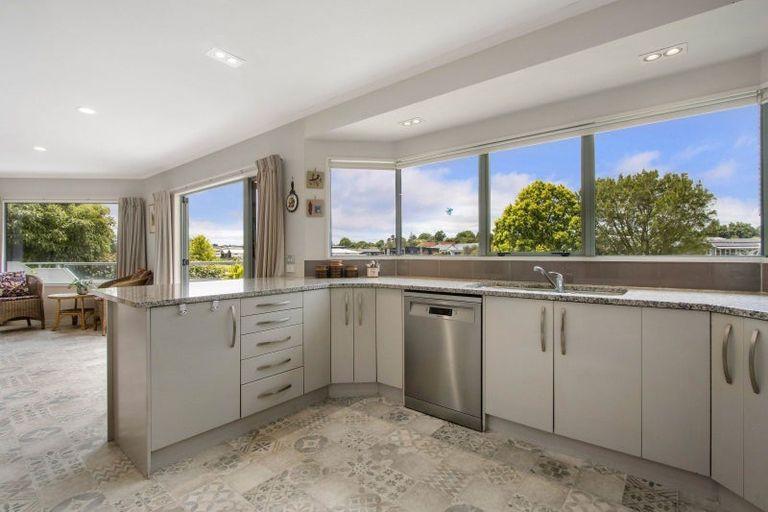 Photo of property in 62 Links View Drive, Omokoroa, 3114