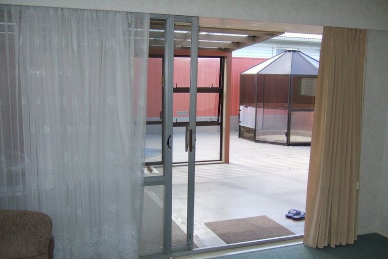 Photo of property in 2 Bellfield Road, Opaheke, Papakura, 2113