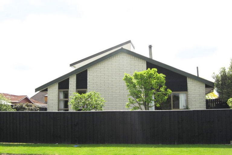 Photo of property in 2 Ebert Place, Rangiora, 7400