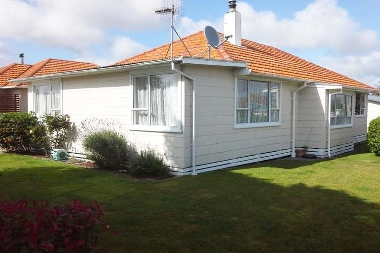 Photo of property in 48 Lismore Street, Merrilands, New Plymouth, 4312