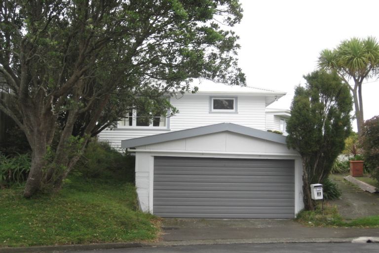Photo of property in 15 Balmain Street, Newlands, Wellington, 6037