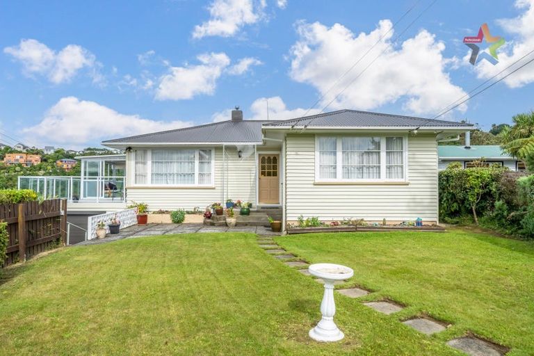 Photo of property in 60 Pokohiwi Road, Normandale, Lower Hutt, 5010