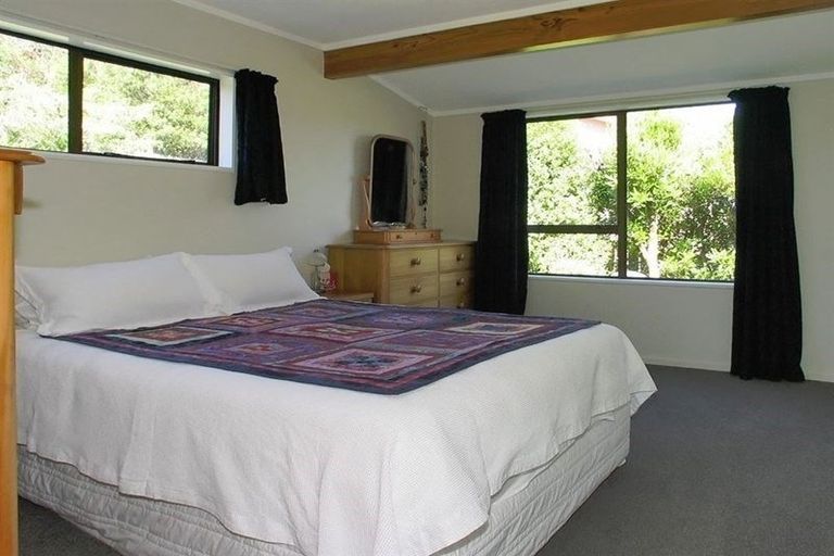 Photo of property in 30 Guadeloupe Crescent, Grenada Village, Wellington, 6037