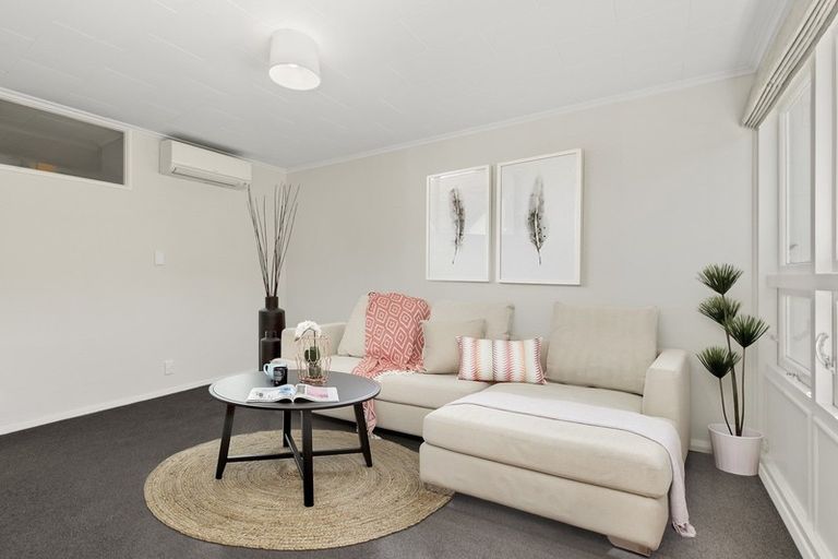 Photo of property in 24a Deller Grove, Silverstream, Upper Hutt, 5019