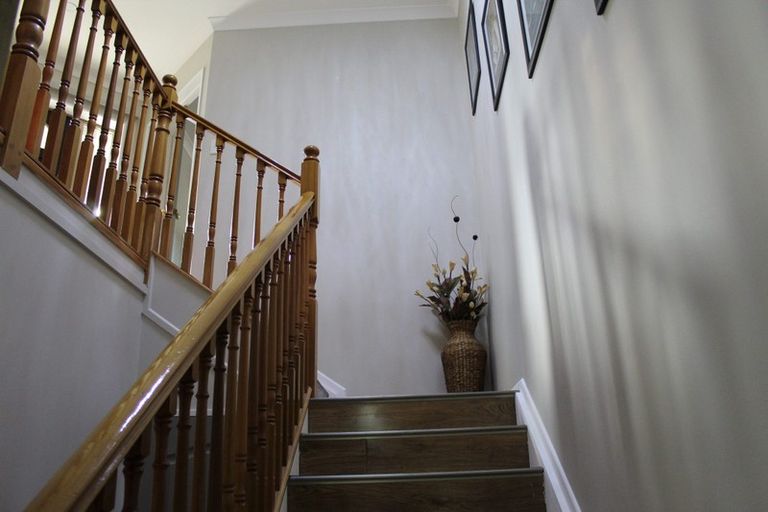 Photo of property in 15 Chieftain Rise, Goodwood Heights, Auckland, 2105