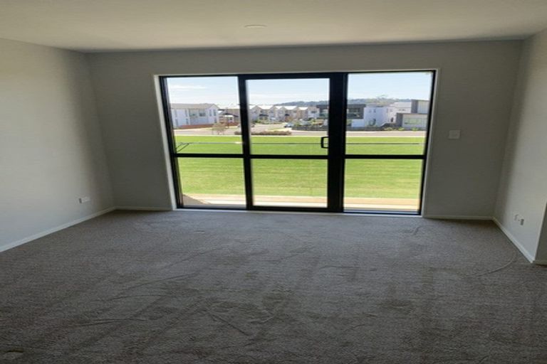 Photo of property in 9 Irving Place, Hobsonville, Auckland, 0616