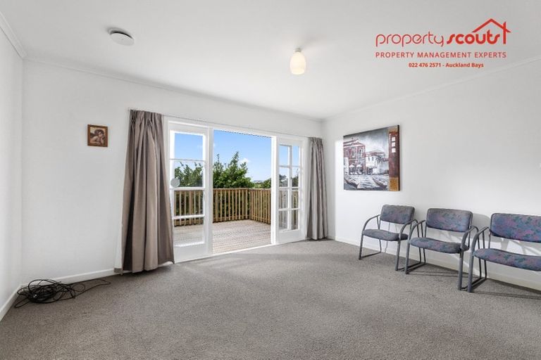 Photo of property in 2/537 Glenfield Road, Glenfield, Auckland, 0629