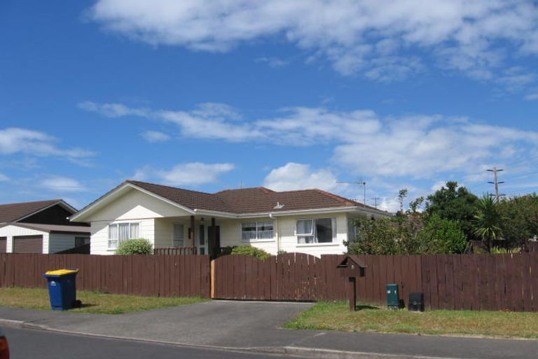 Photo of property in 8 Cabello Place, Unsworth Heights, Auckland, 0632