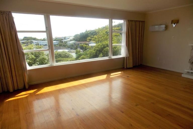 Photo of property in 15 Bancroft Terrace, Newlands, Wellington, 6037