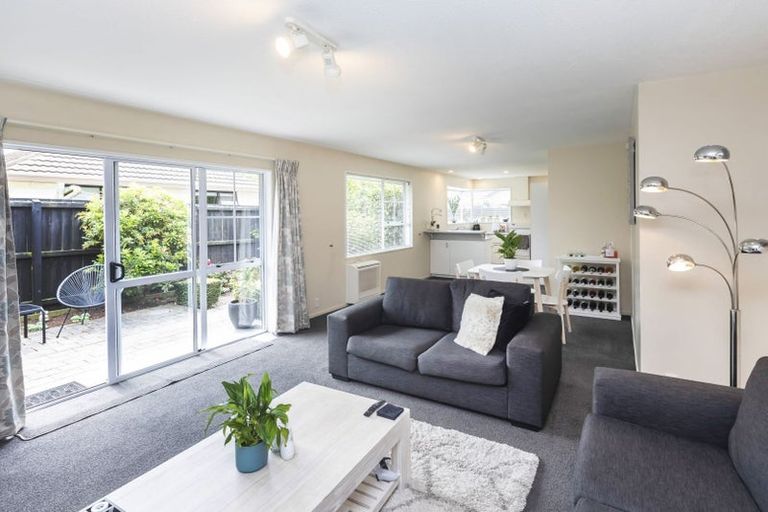 Photo of property in 1/5a Regency Crescent, Redwood, Christchurch, 8051