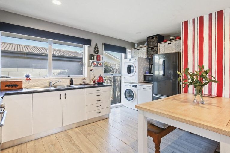 Photo of property in 2/140 Hay Street, Bromley, Christchurch, 8062