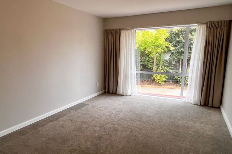 Photo of property in 180 Centaurus Road, Saint Martins, Christchurch, 8022