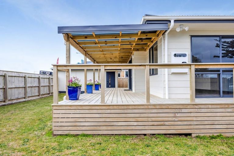 Photo of property in 25 Longfellow Road, Opunake, 4616