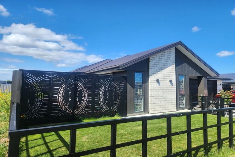 Photo of property in 33 Te Kanawa Lane, Rolleston, 7615