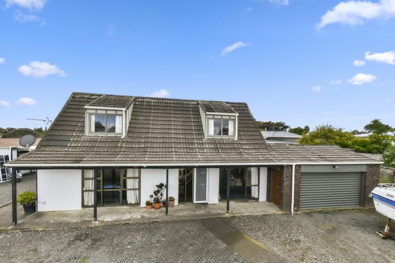 Photo of property in 18 Helms Place, Manurewa, Auckland, 2102