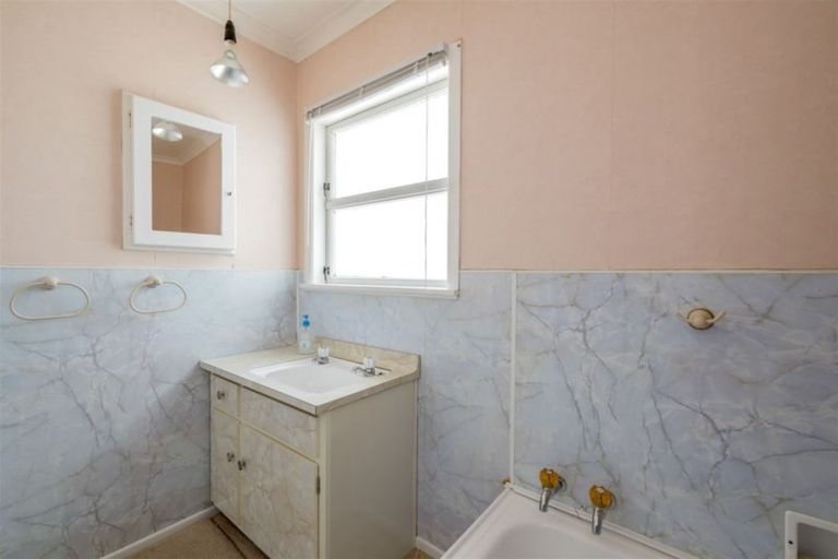 Photo of property in 33 Rugby Street, Levin, 5510