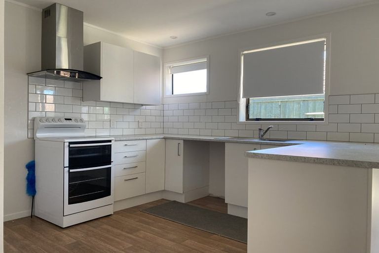 Photo of property in 1/6 Annette Avenue, Te Atatu South, Auckland, 0610