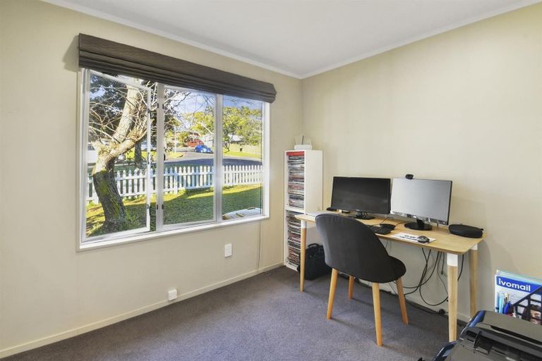 Photo of property in 42 Banyan Drive, Totara Heights, Auckland, 2105