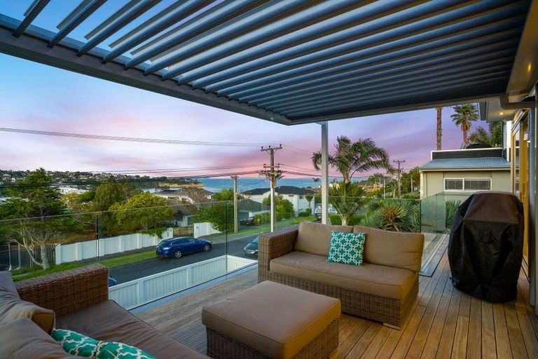 Photo of property in 15 Beechwood Road, Rothesay Bay, Auckland, 0630