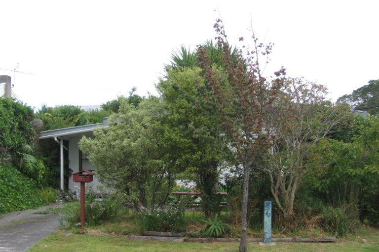 Photo of property in 2/125 Beach Haven Road, Beach Haven, Auckland, 0626