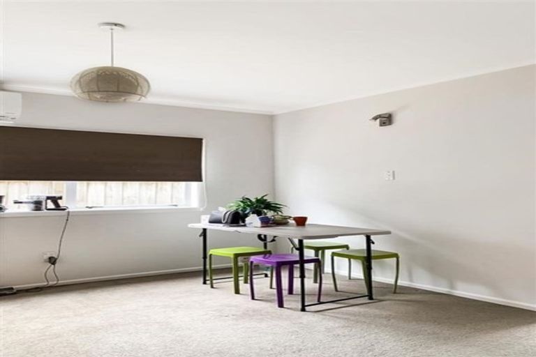 Photo of property in 2/5 Gazelle Avenue, Beach Haven, Auckland, 0626