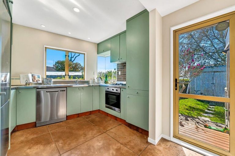 Photo of property in 6 Forest Hill Road, Henderson, Auckland, 0612