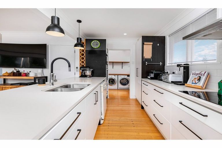 Photo of property in 12 Patts Avenue, Glendene, Auckland, 0602